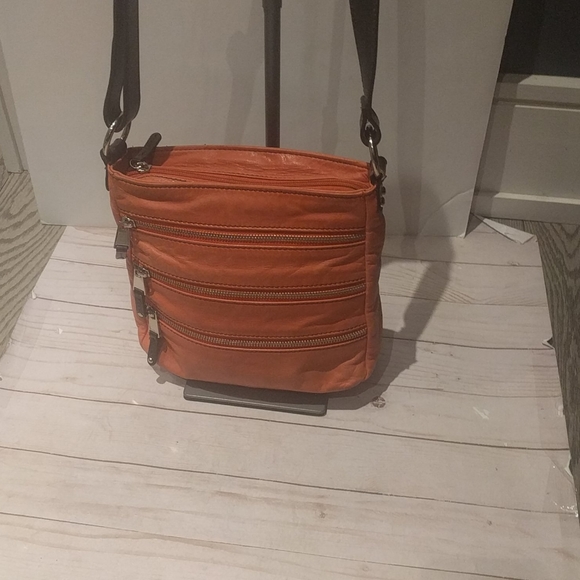 Beautiful Genuine leather bag by Danier 🍀 - Picture 2 of 12